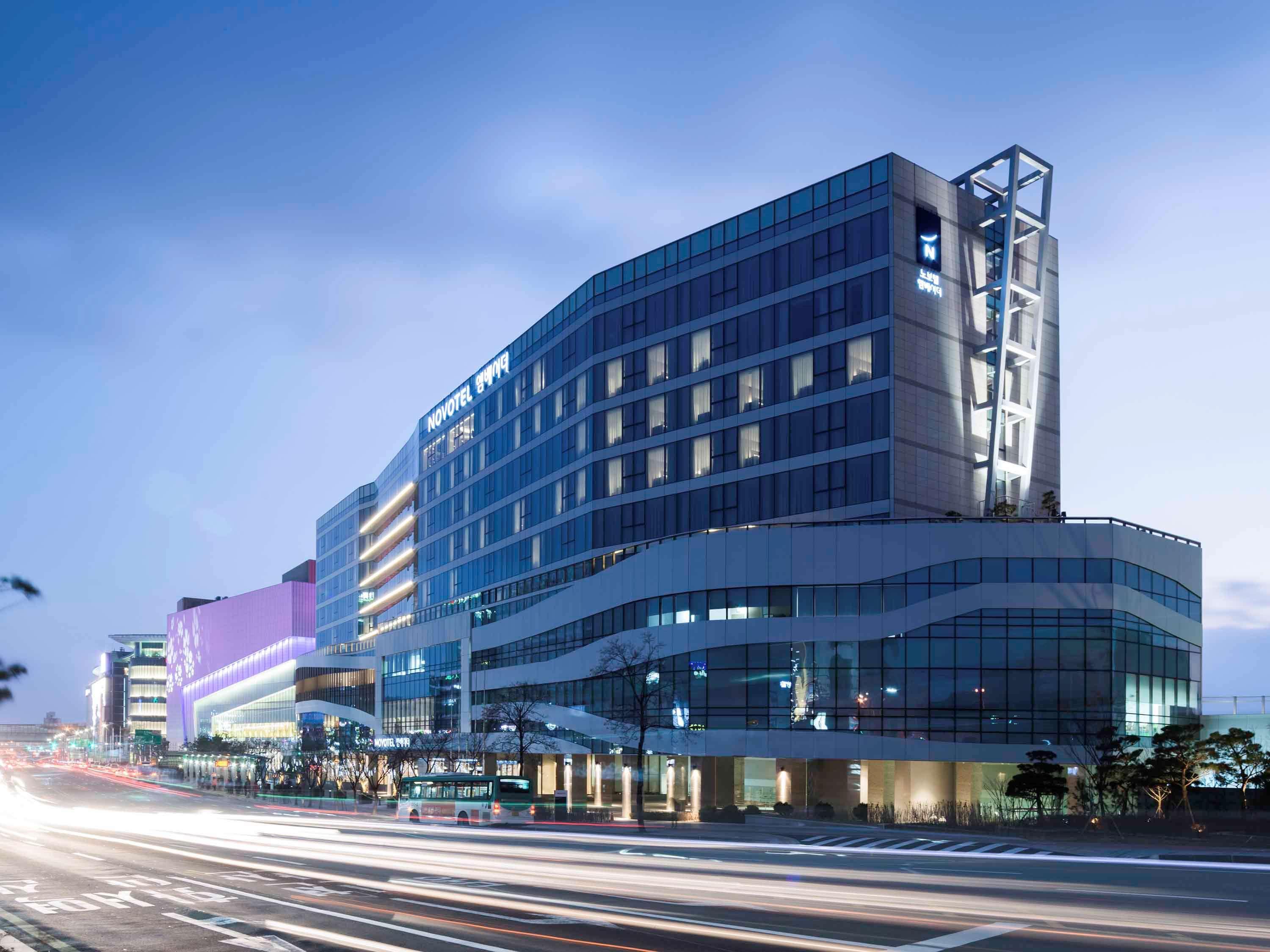 Novotel Ambassador Σουγόν Εξωτερικό φωτογραφία