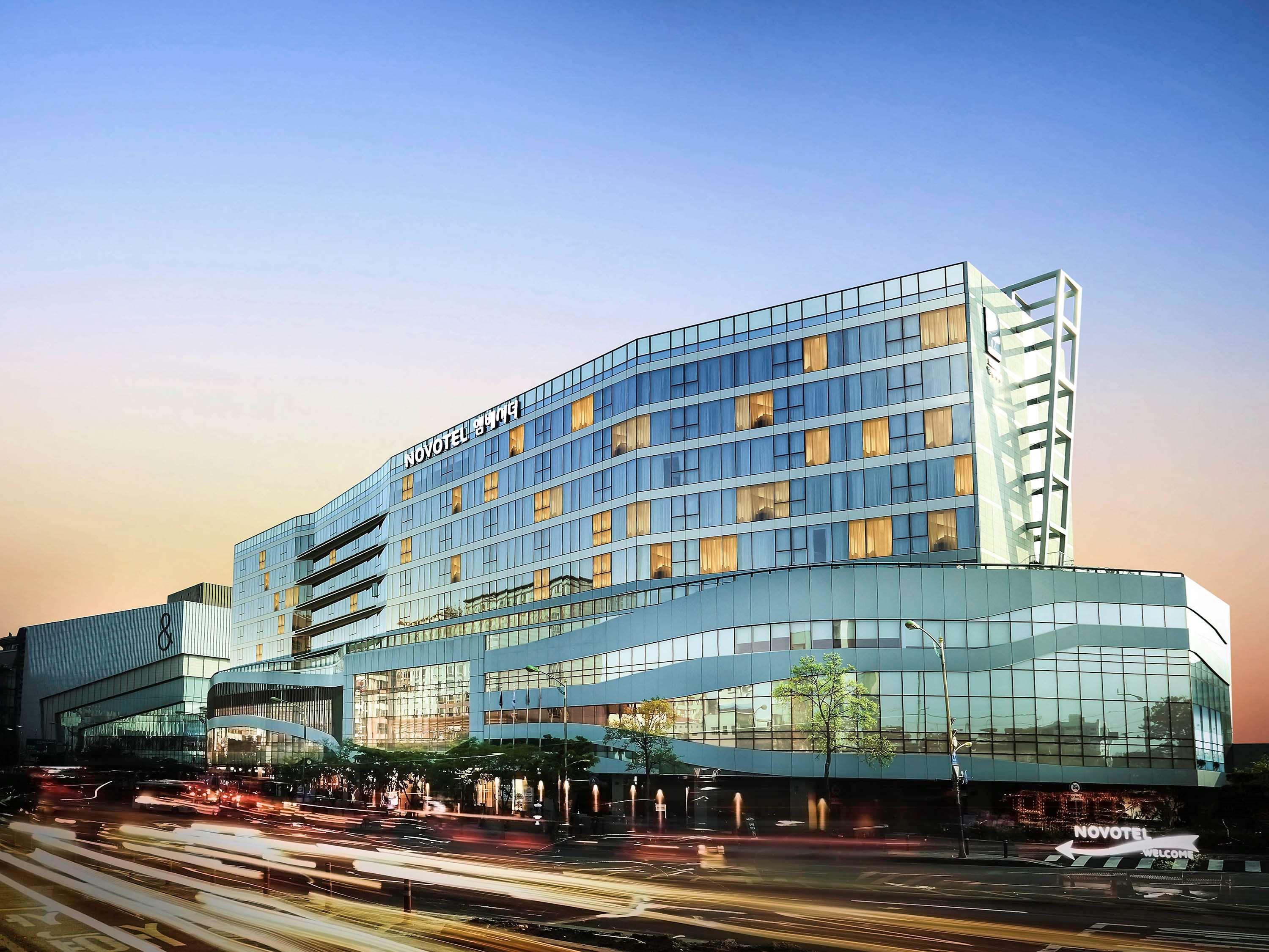 Novotel Ambassador Σουγόν Εξωτερικό φωτογραφία