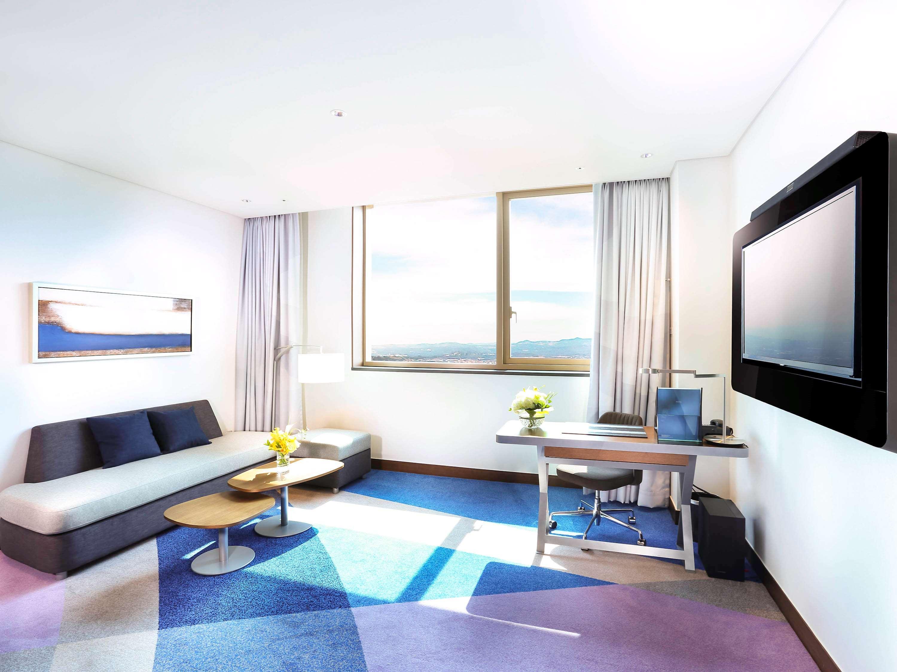 Novotel Ambassador Σουγόν Εξωτερικό φωτογραφία